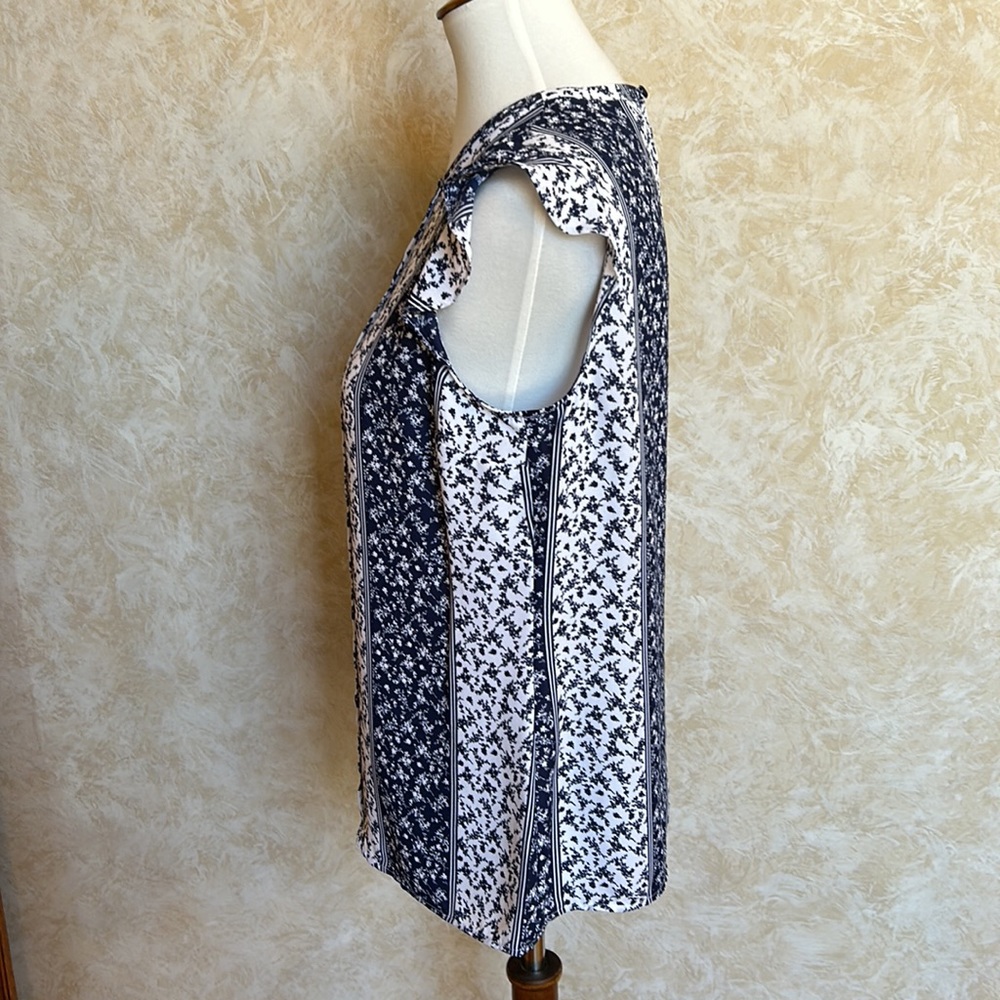 Elle 👚Top👚 - Picture 3 of 8